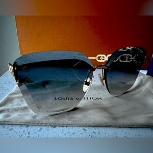 LV Jewel Cat Eye Sunglasses - New 🕶️